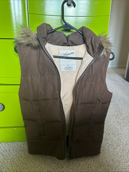 Aeropostale Jackets & Blazers - Aeropostale Brown Quilted Puffer Vest with Faux Fur Trim